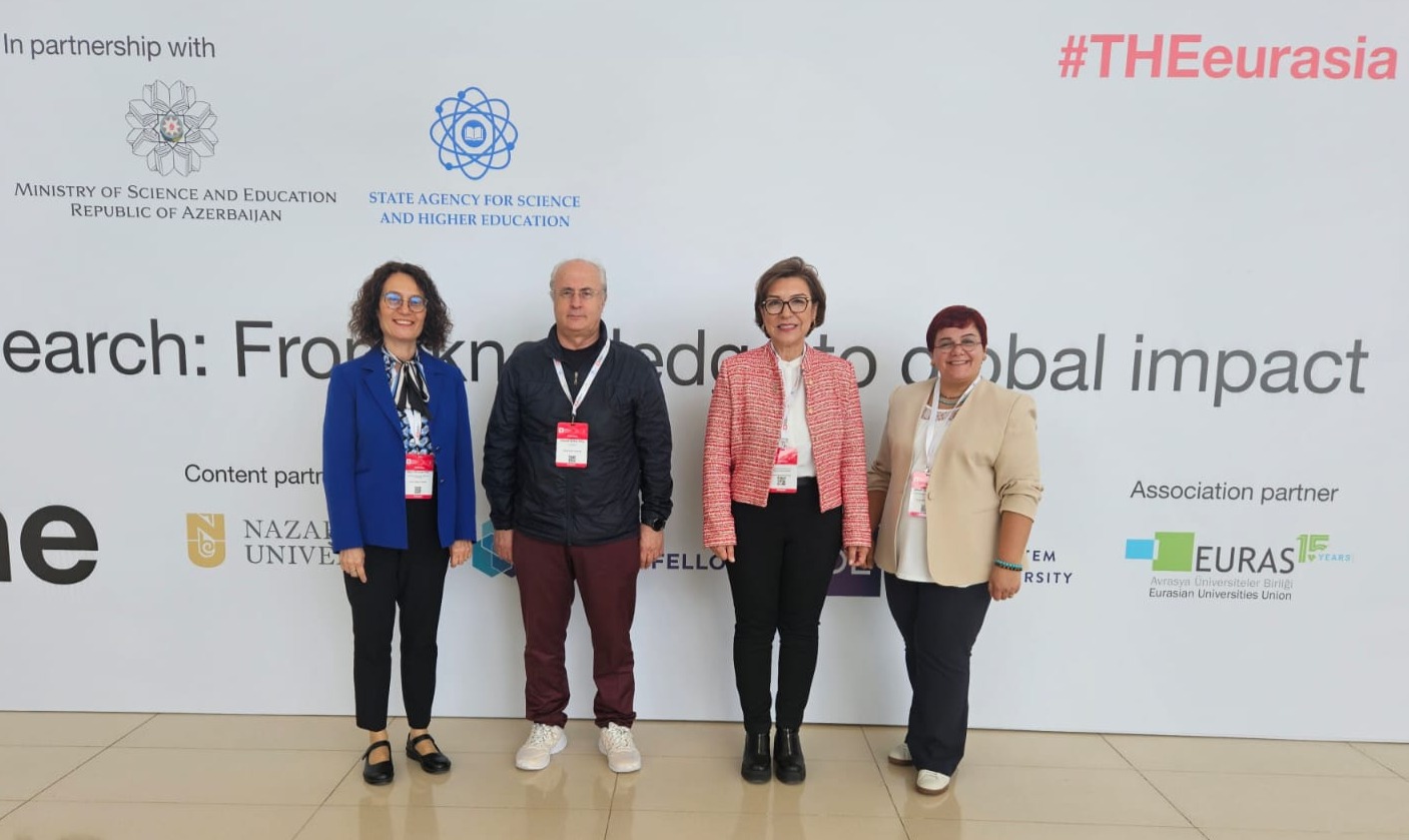 Rektör Yardımcımız Prof. Dr. Hamdi Şükür Kılıç’ın yanı sıra Uluslararası Akademik İlişkiler Koordinatörümüz Prof. Dr. M. Banu Durukan Sali, Sıfır Atık ve Çevre Yönetimi Koordinatörümüz Prof. Dr. Görkem Akıncı ve Kurumsal Veri Yönetimi Koordinatörümüz Prof. Dr. Güzin Özdağoğlu Bakü’de düzenlenen THE Eurasia Universities Summit 2025 zirvesine katılım sağladı.